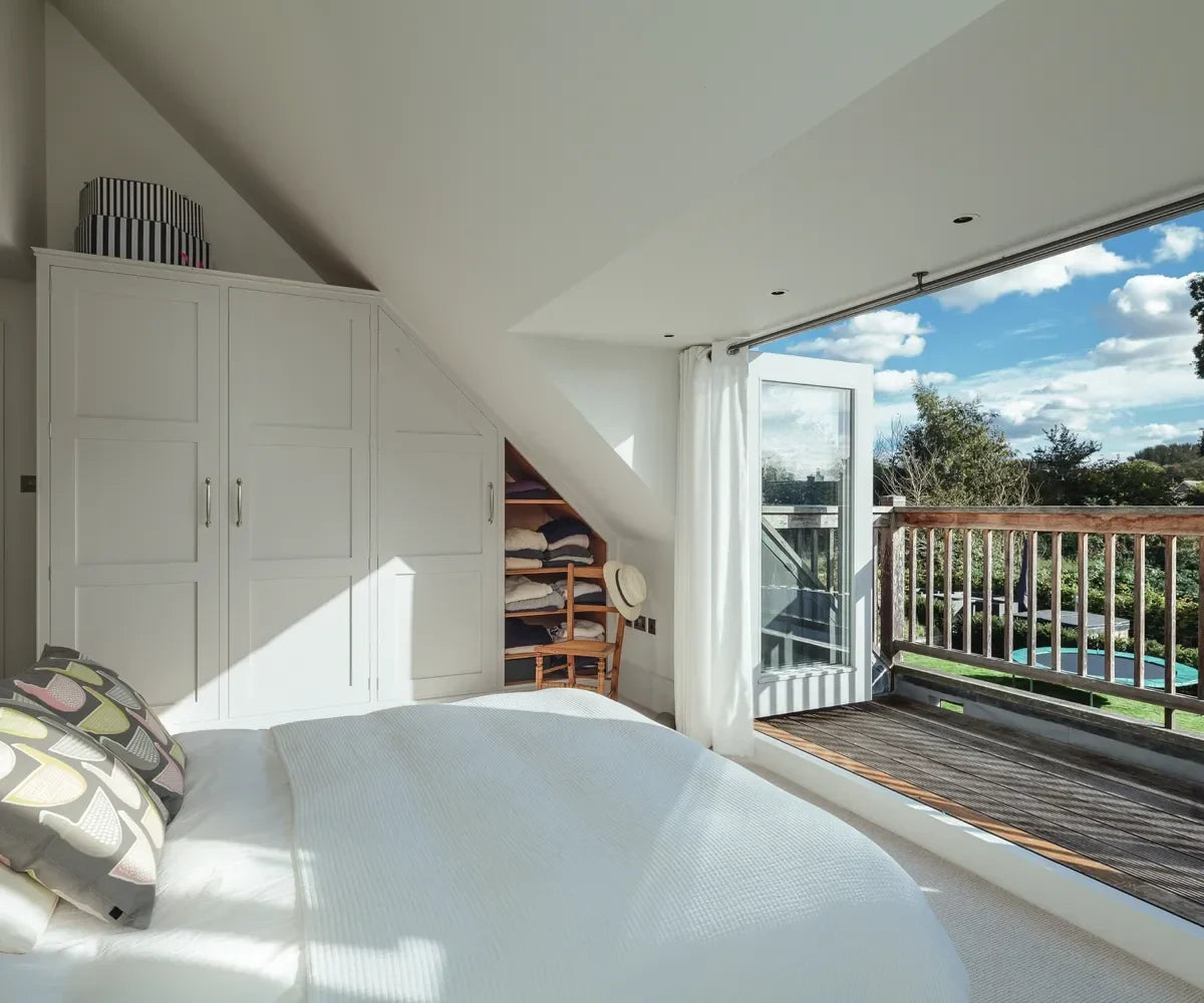 Maximizing Headroom in Dormer bedroom: Furniture Placement Strategies