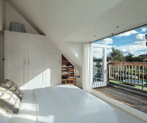 Maximizing Headroom in Dormer bedroom: Furniture Placement Strategies